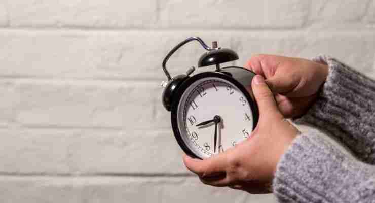12 Essential Time Management Tips To Work Smarter, Not Harder 11 Set Alarms